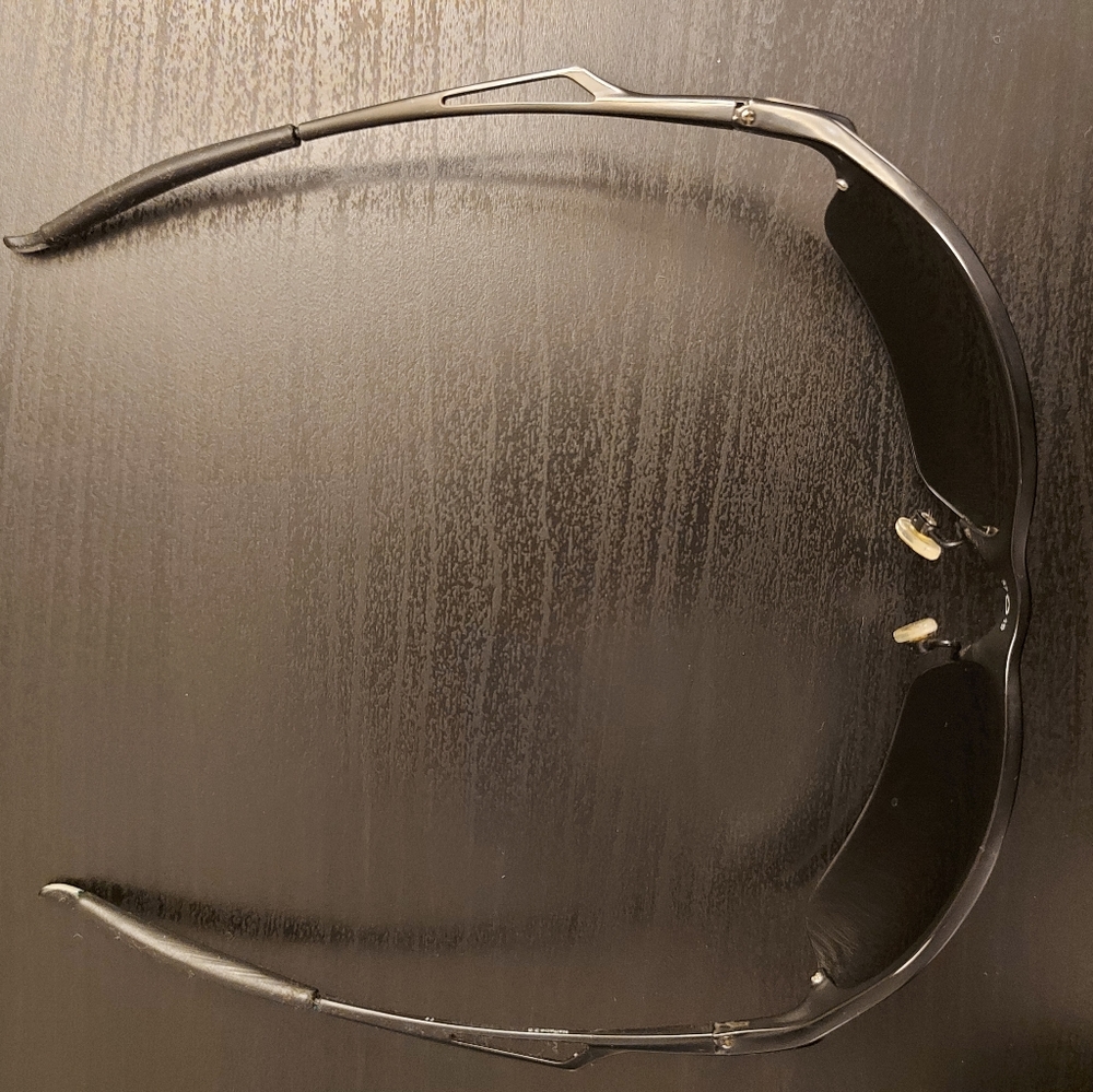 Men's Oakley sunglasses - Picture 2 of 11
